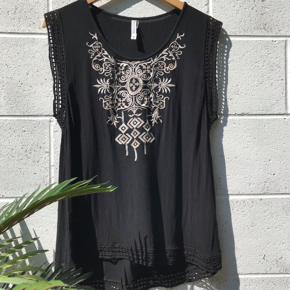 Monoreno Eyelet Trim Tank